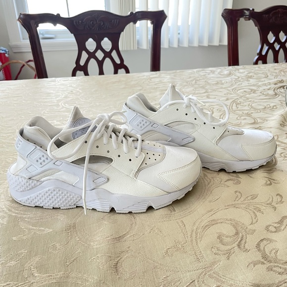 Nike Shoes - White Nike Huarache